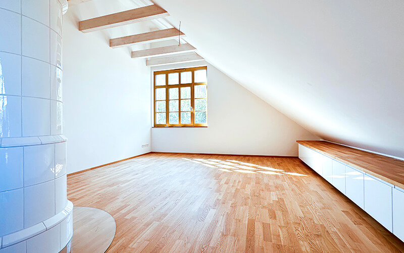 Andechs, Oberbayern: Immobilienangebot 3,5-Zimmer-Wohnung Dachgeschoss. Verkauf: Quartiere Ulrike Küpper