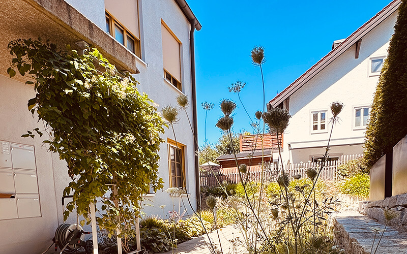 Andechs, Oberbayern: Immobilienangebot 3,5-Zimmer-Wohnung Dachgeschoss. Verkauf: Quartiere Ulrike Küpper