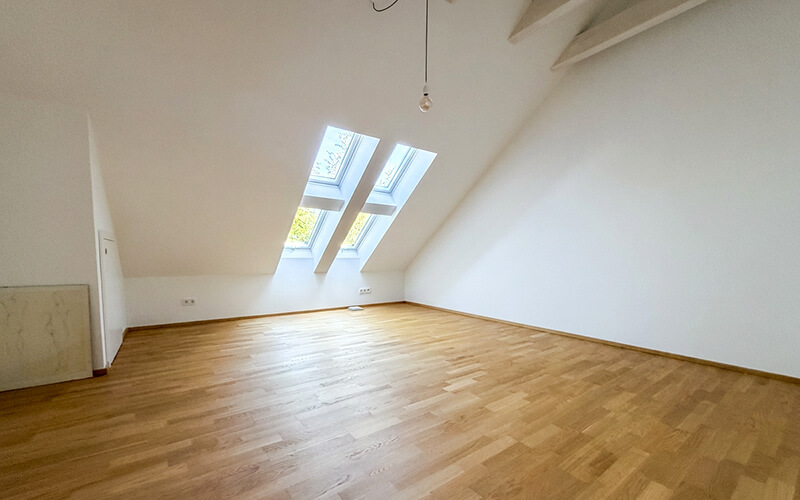 Andechs, Oberbayern: Immobilienangebot 3,5-Zimmer-Wohnung Dachgeschoss. Verkauf: Quartiere Ulrike Küpper. Kinder- oder Arbeitszimmer.