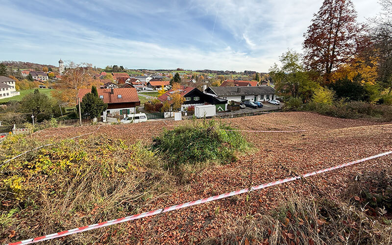 Grundstück am Hang für Einfamilienhaus (EFH) in Andechs. Verkauf durch Quartiere Ulrike Küpper.