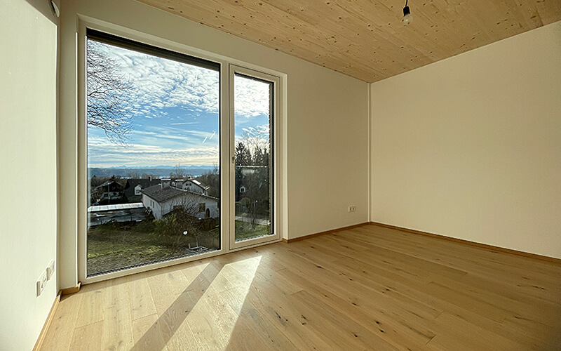 Immobilienangebot "See- und Bergblick in Pöcking" - Holzhaus (DHH) im Fünfseenland zu kaufen: Wohnen mit Ausblick